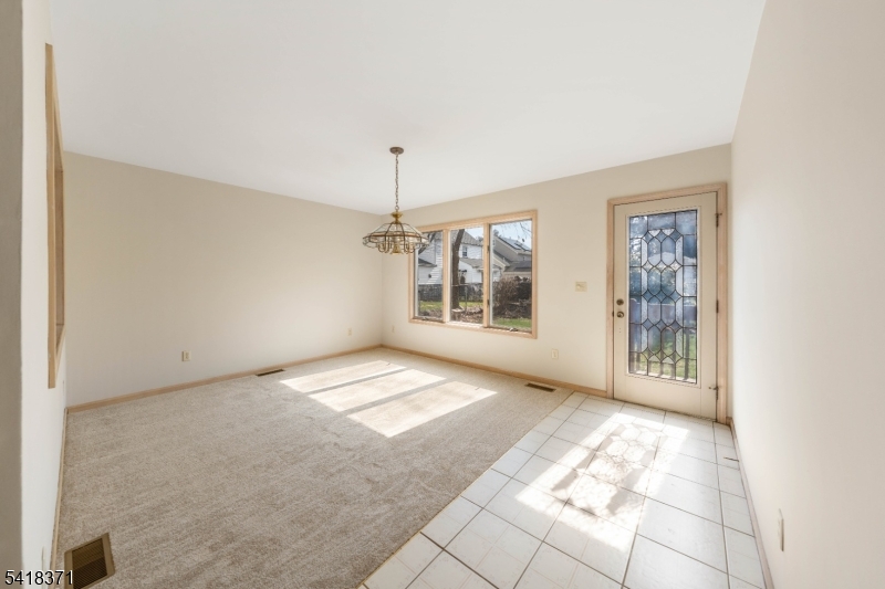 535 Yorktown Road Union, NJ 07083 - Photo 4 of 19