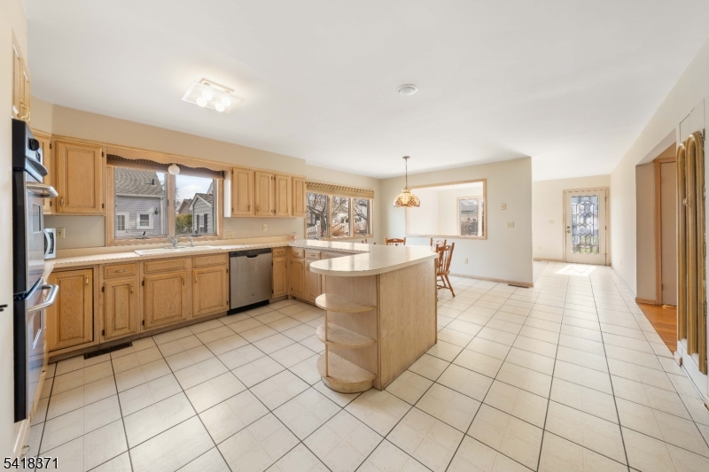 535 Yorktown Road Union, NJ 07083 - Photo 6 of 19