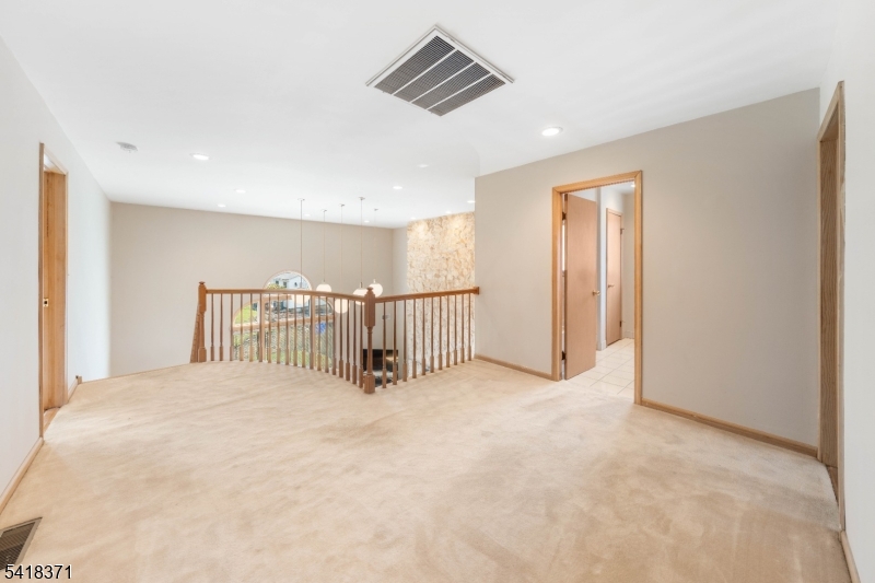 535 Yorktown Road Union, NJ 07083 - Photo 9 of 19