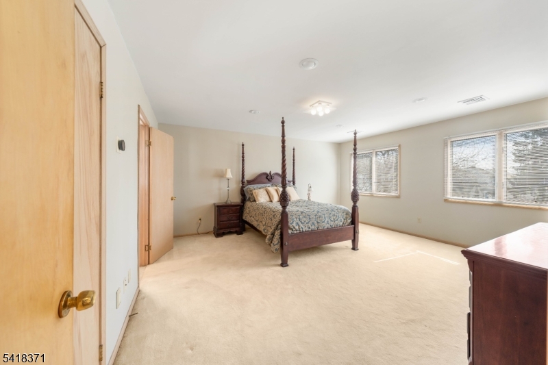 535 Yorktown Road Union, NJ 07083 - Photo 10 of 19