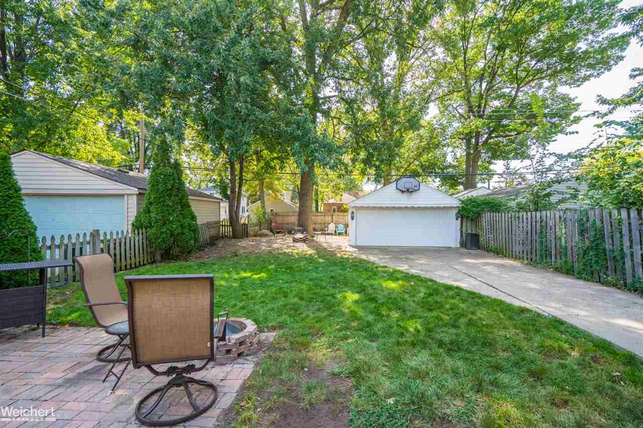 1649 Roslyn Road Grosse Pointe Woods, MI 48236 - Photo 6 of 30