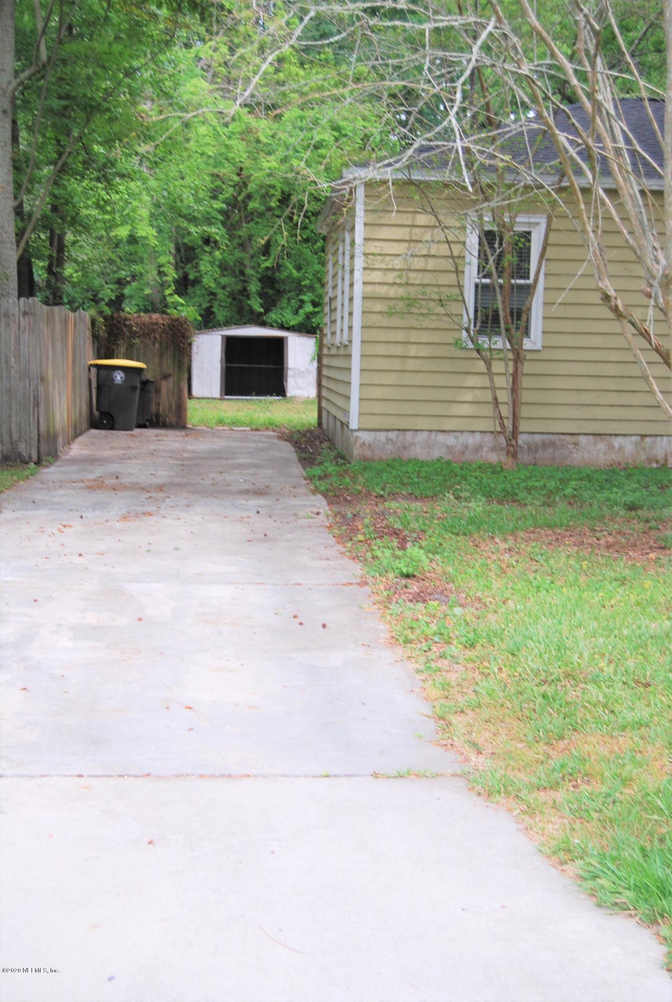 4533 Sunderland Road Jacksonville, FL 32210 - Photo 16 of 16 Driveway