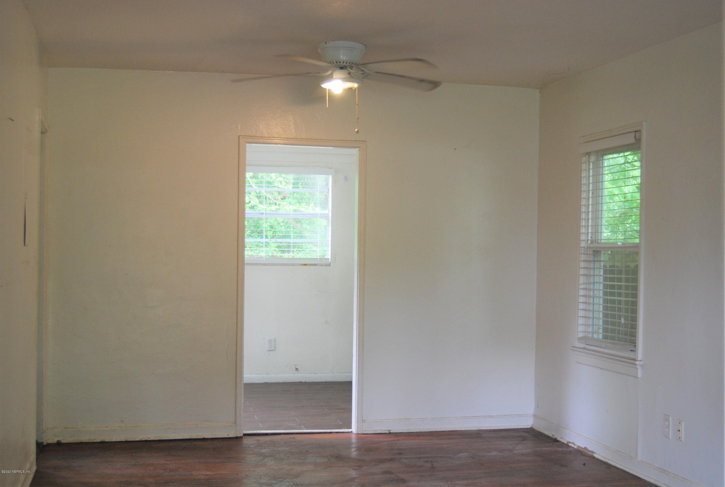 4533 Sunderland Road Jacksonville, FL 32210 - Photo 3 of 16 Living/DiningRoom