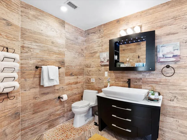 $8,000 | 1407 Coolidge Street, Hollywood, FL 33020