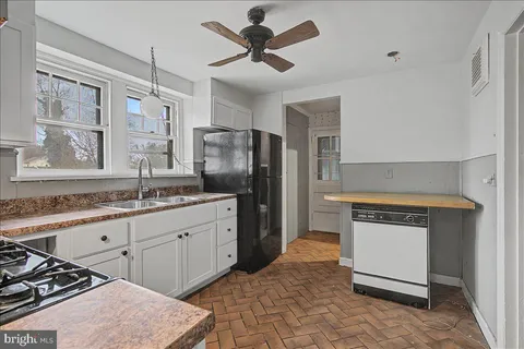 $279,900 | 321 Virginia Avenue, Wilmington, DE 19805