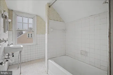 $279,900 | 321 Virginia Avenue, Wilmington, DE 19805