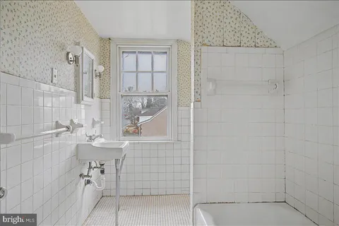 $279,900 | 321 Virginia Avenue, Wilmington, DE 19805