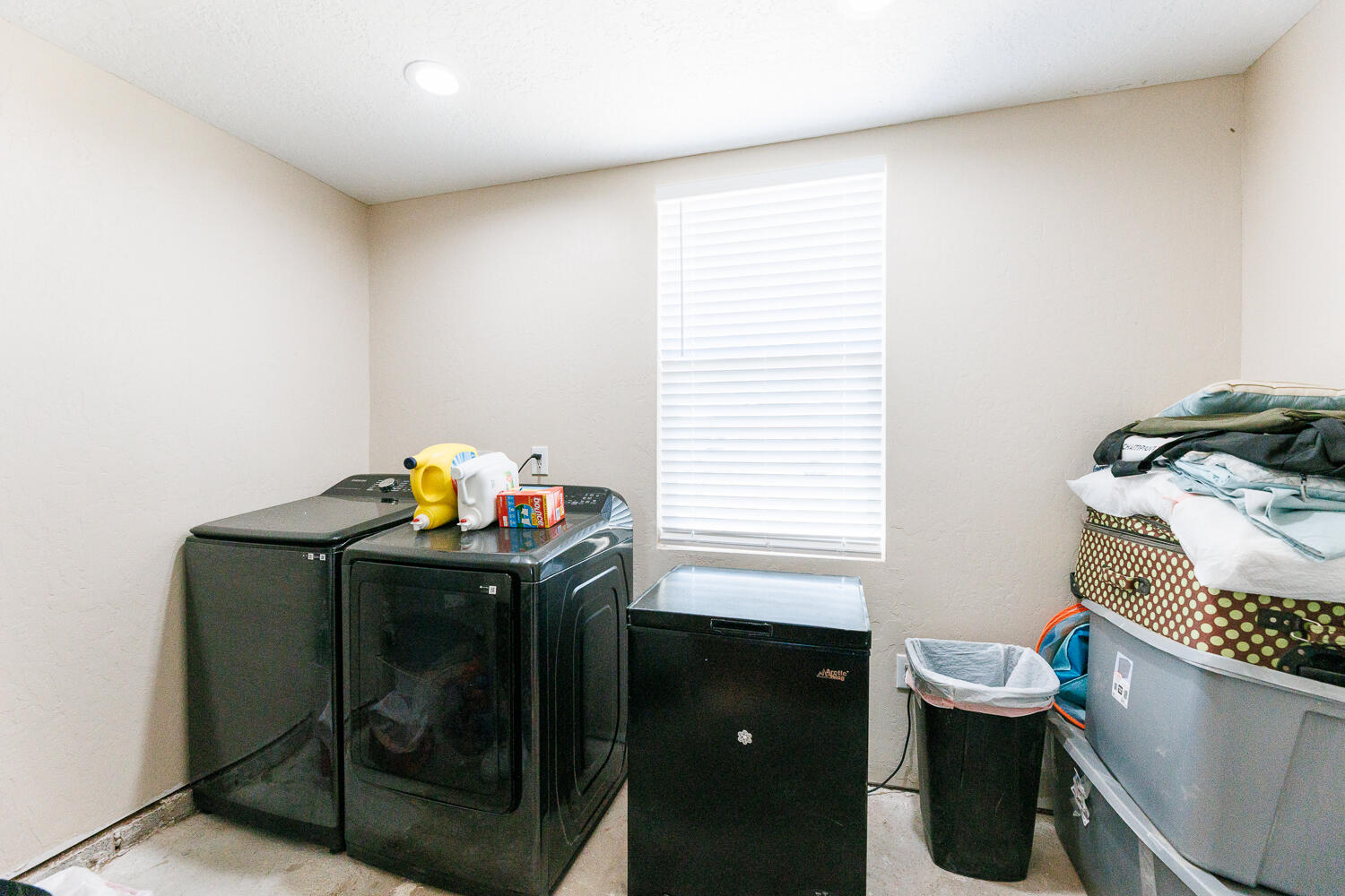 3807 East 3rd Street Lubbock, TX 79403 - Photo 31 of 35 a room with a window