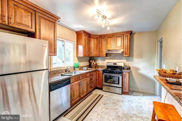6737 Ransome Drive Baltimore, MD 21207 - Photo 19 of 29 Kitchen