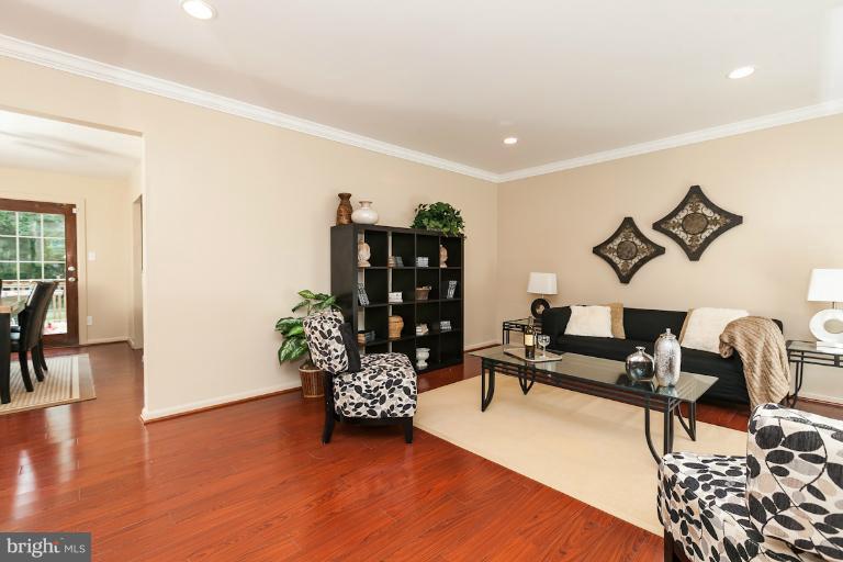 6737 Ransome Drive Baltimore, MD 21207 - Photo 8 of 29 Living Room