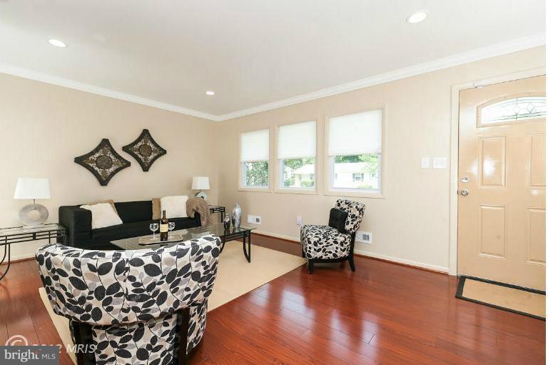 6737 Ransome Drive Baltimore, MD 21207 - Photo 10 of 29 Living Room