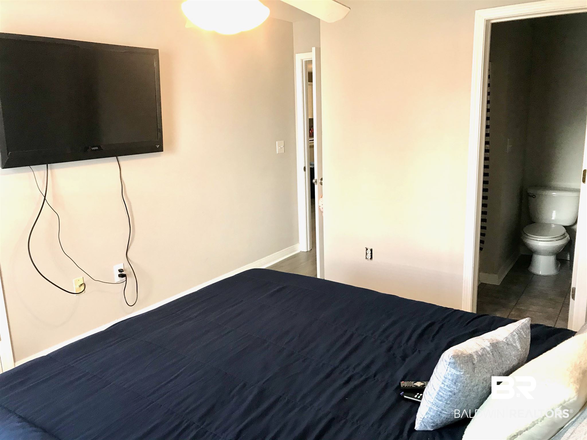 25957 Canal Road, Unit 308 Orange Beach, AL 36561 - Photo 8 of 17 Owner Suite