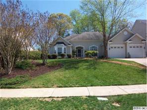 944 Knightsbridge Road Fort Mill, SC 29708 - Photo 1 of 16 a view of a yard in front of house