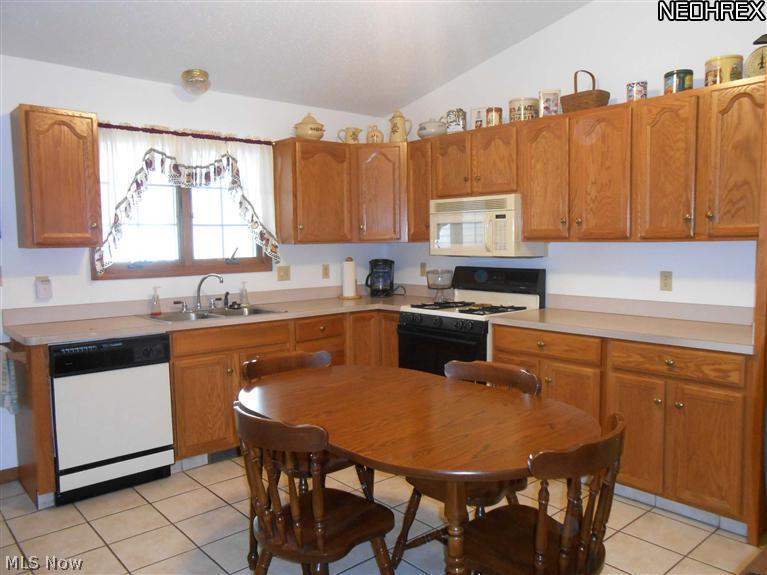 549 Wilcox Road, Unit B Austintown, OH 44515 - Photo 2 of 11