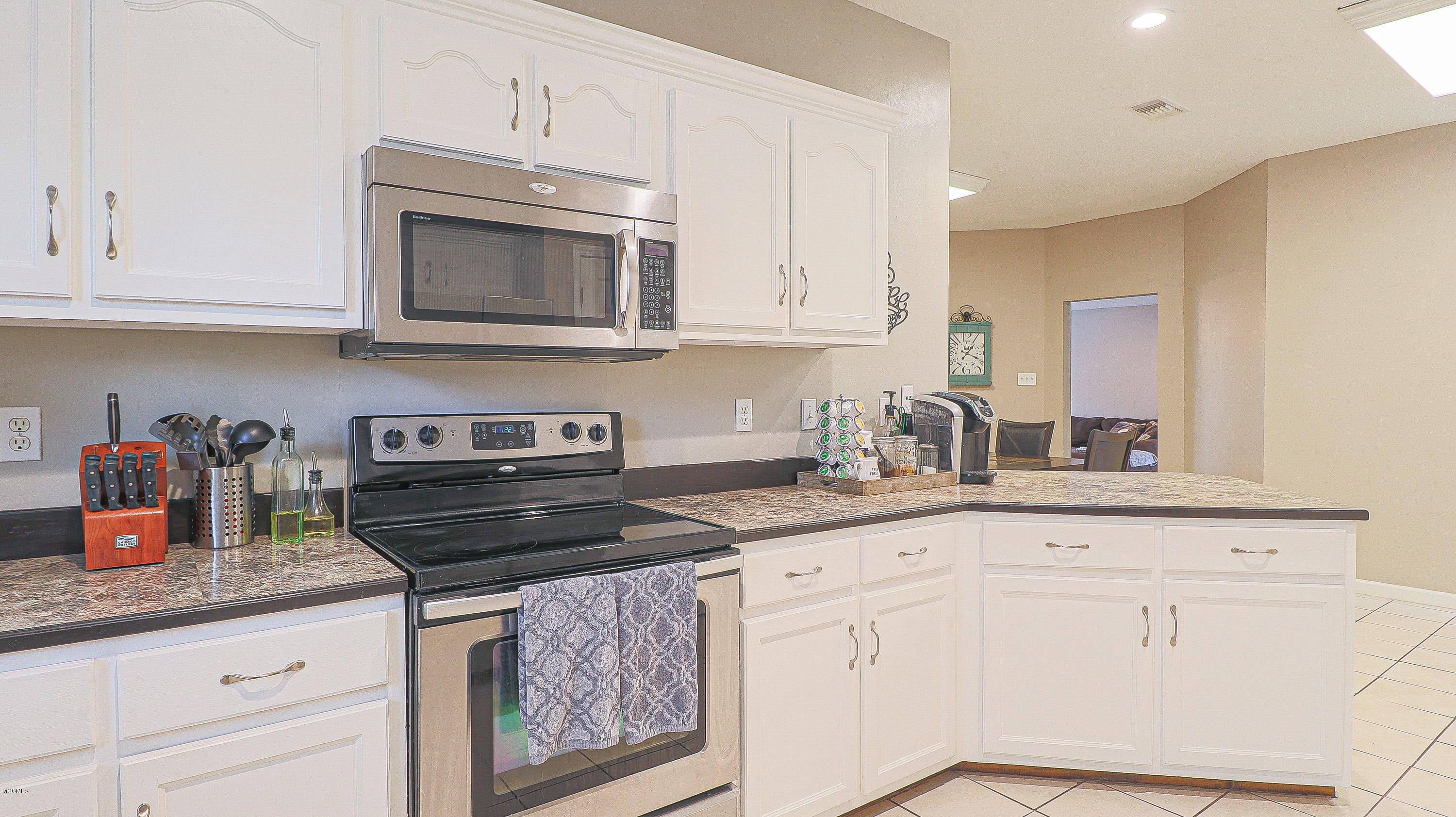 8904 Spring Avenue Ocean Springs, MS 39564 - Photo 12 of 28 image3 (3)