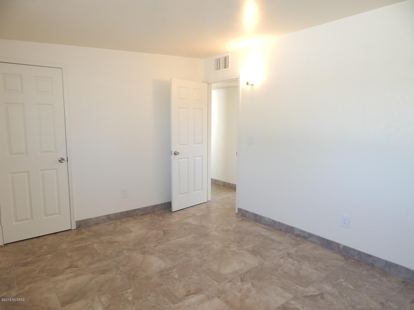 2042 West Grant Road Tucson, AZ 85745 - Photo 18 of 32 Gallery Image 18