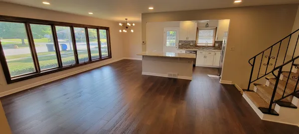$3,250 | 608 Trent Lane, Schaumburg, IL 60193