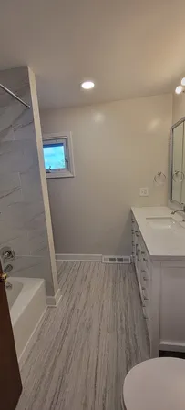 $3,250 | 608 Trent Lane, Schaumburg, IL 60193