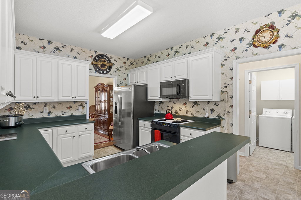 643 Millrun Court Macon, GA 31210 - Photo 16 of 32 a kitchen with granite countertop a refrigerator stove and sink