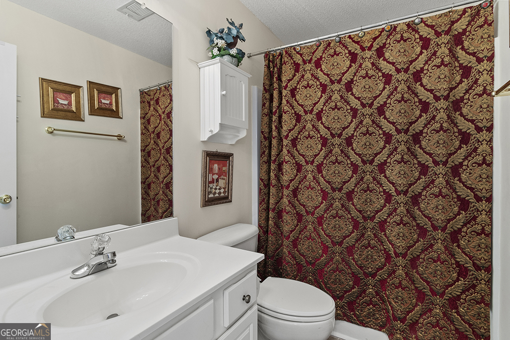 643 Millrun Court Macon, GA 31210 - Photo 28 of 32 a bathroom with a sink toilet and shower