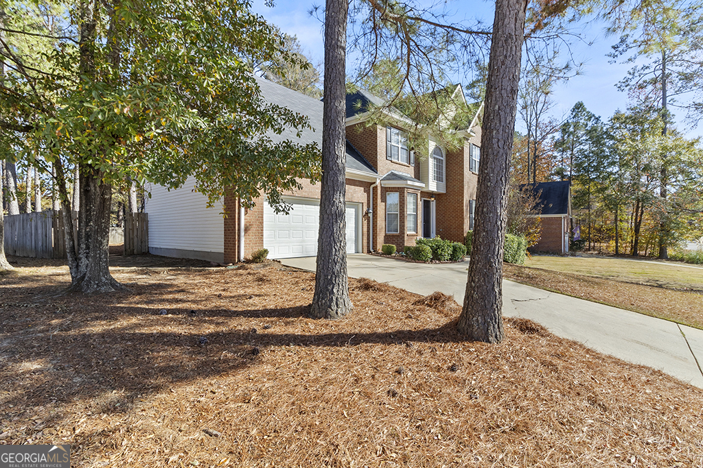 643 Millrun Court Macon, GA 31210 - Photo 5 of 32 a view of a house with trees in the background