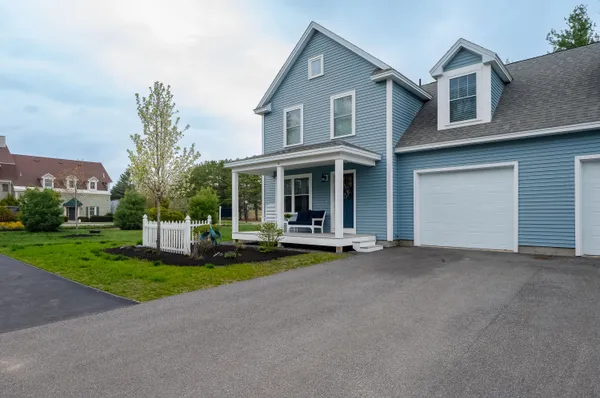 $630,000 | 10 Webhannet Place, Unit 1, Kennebunk, ME 04043
