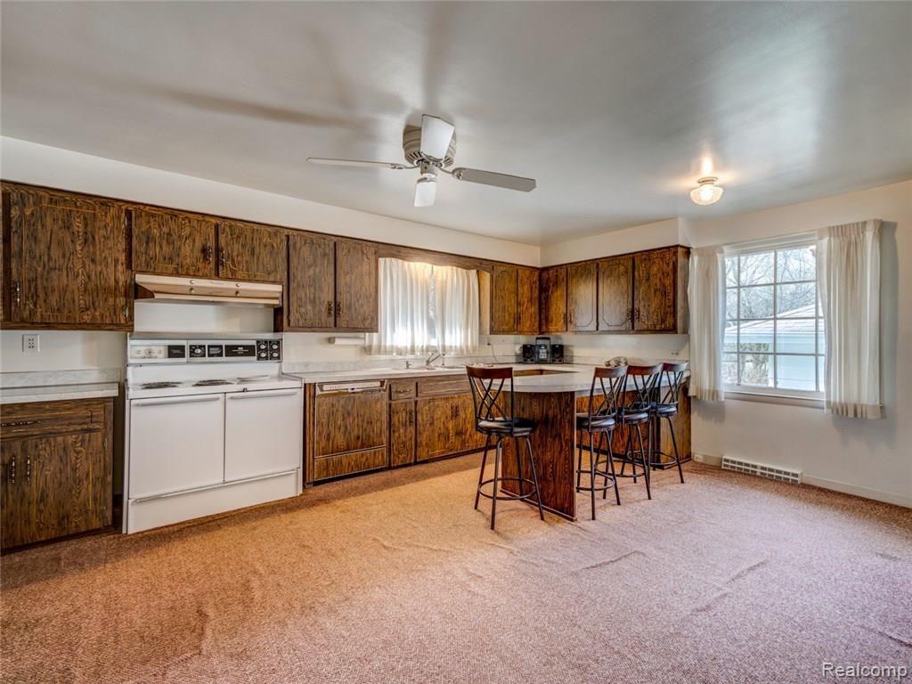 10416 Beecher Road Flushing, MI 48433 - Photo 2 of 19 kitchen1.jpg
