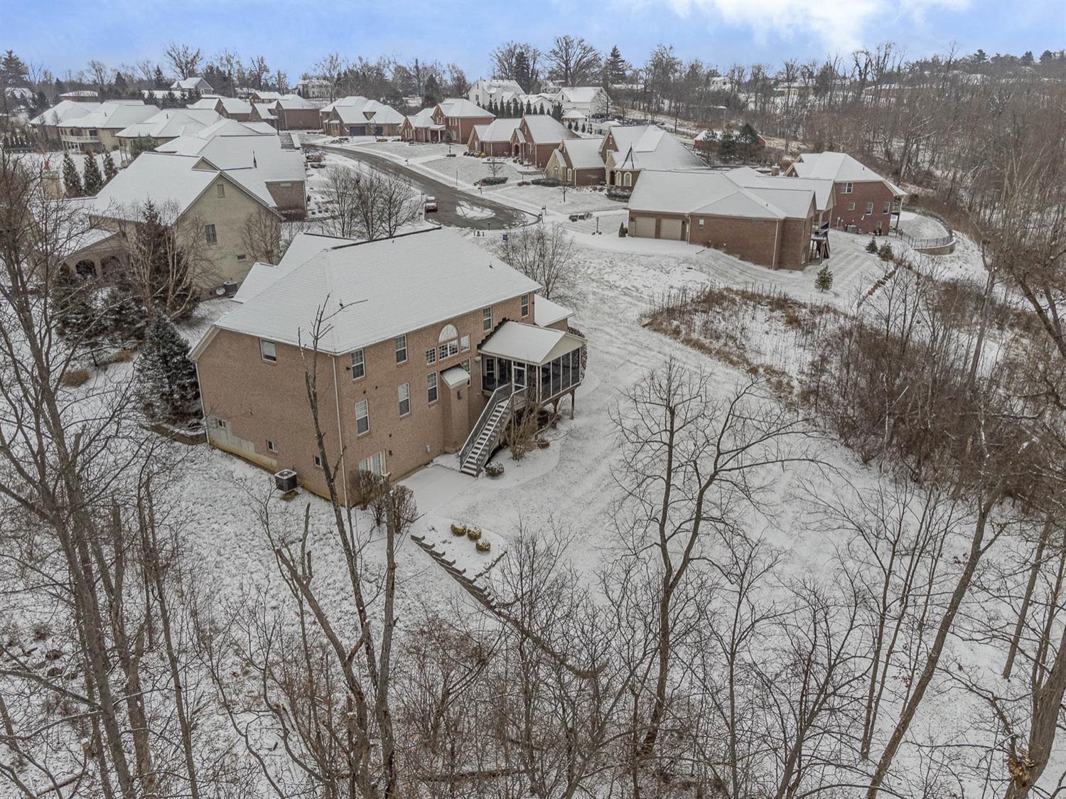 5609 Fox Ridge Court Cincinnati, OH 45247 - Photo 4 of 48