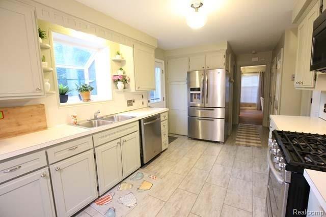 3928 Cumberland Road Berkley, MI 48072 - Photo 4 of 14 IMG_4111.jpg