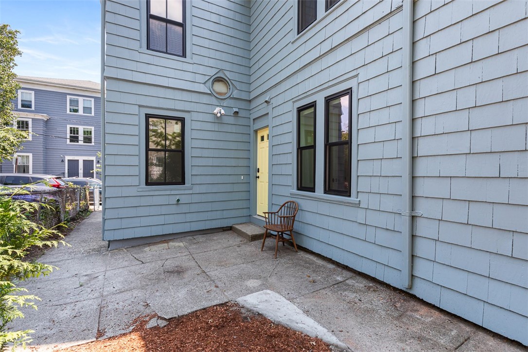 128 Sheldon Street Providence, RI 02906 - Photo 23 of 40 1st Floor Apartment Entry