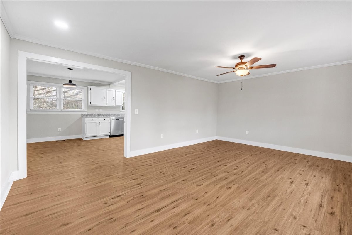 838 Pete Sain Road Manchester, TN 37355 - Photo 5 of 34 Living Room