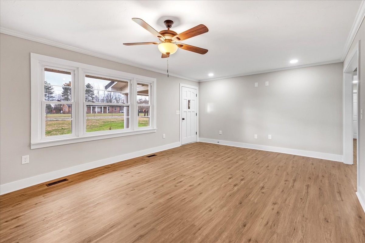 838 Pete Sain Road Manchester, TN 37355 - Photo 8 of 34 Living Room