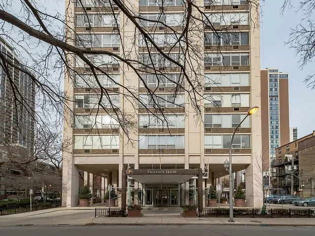 $2,275 | 70 West Burton Place, Unit 2901, Chicago, IL 60610