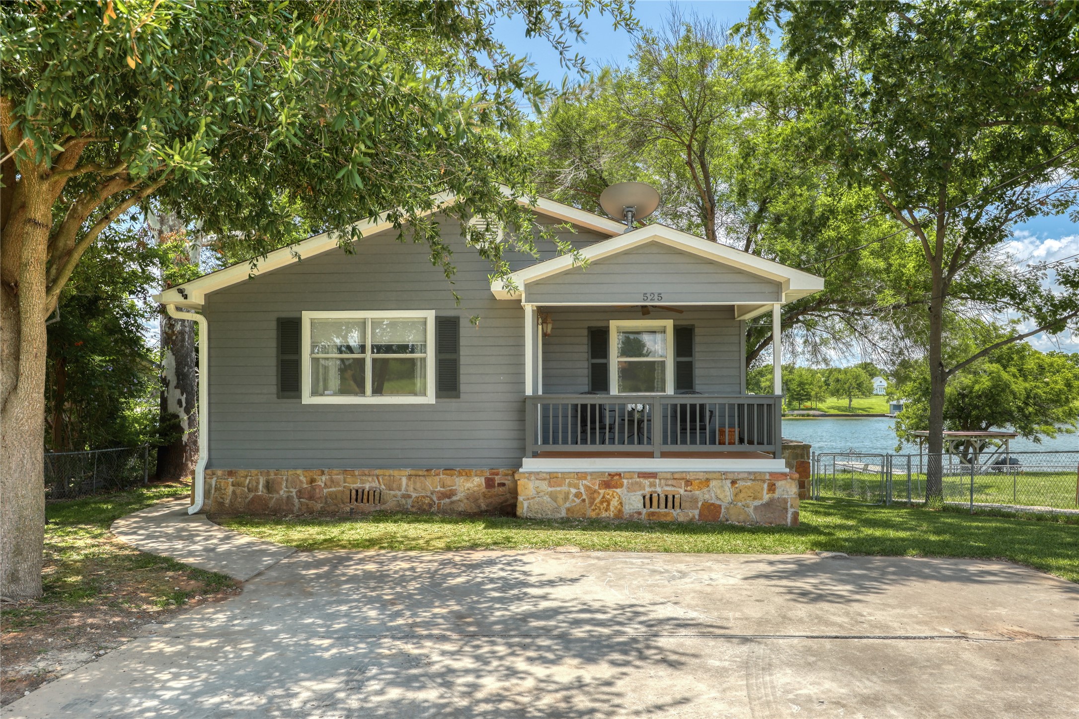 525 Ellen Williams Loop Kingsland, TX 78639 - Photo 35 of 36 a front view of a house with a garden