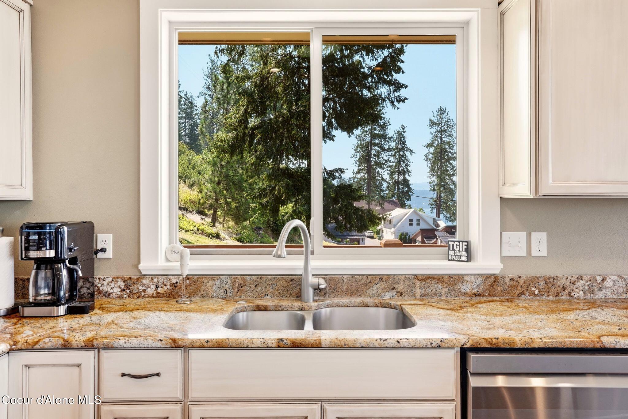 2212 South Silver Beach Road Coeur D'Alene, ID 83814 - Photo 22 of 112 Dishes with a View