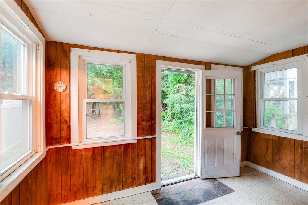 31 Webster Street Winchendon, MA 01475 - Photo 13 of 34