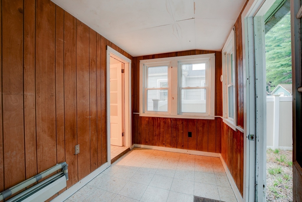 31 Webster Street Winchendon, MA 01475 - Photo 14 of 34