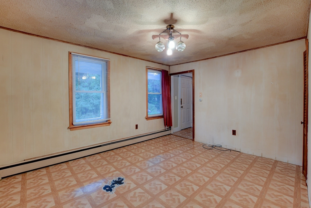 31 Webster Street Winchendon, MA 01475 - Photo 15 of 34