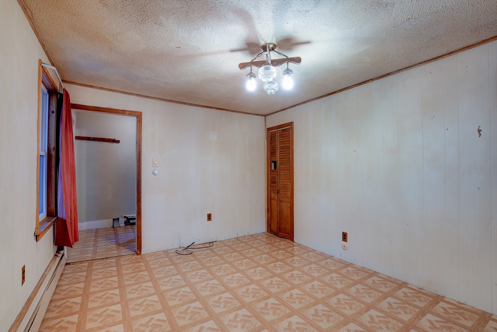 31 Webster Street Winchendon, MA 01475 - Photo 16 of 34