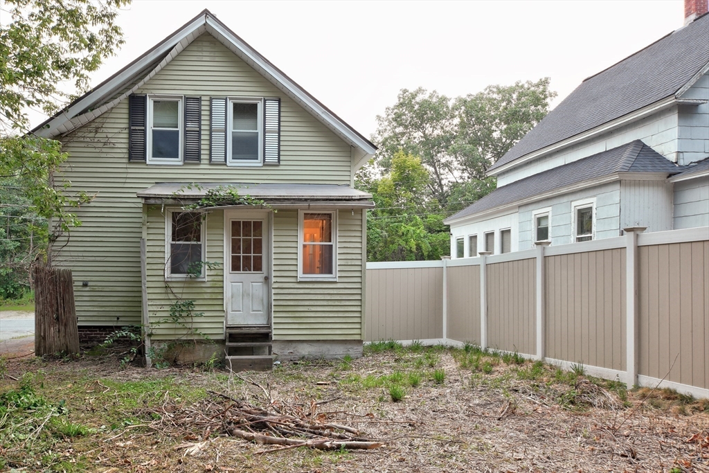 31 Webster Street Winchendon, MA 01475 - Photo 3 of 34