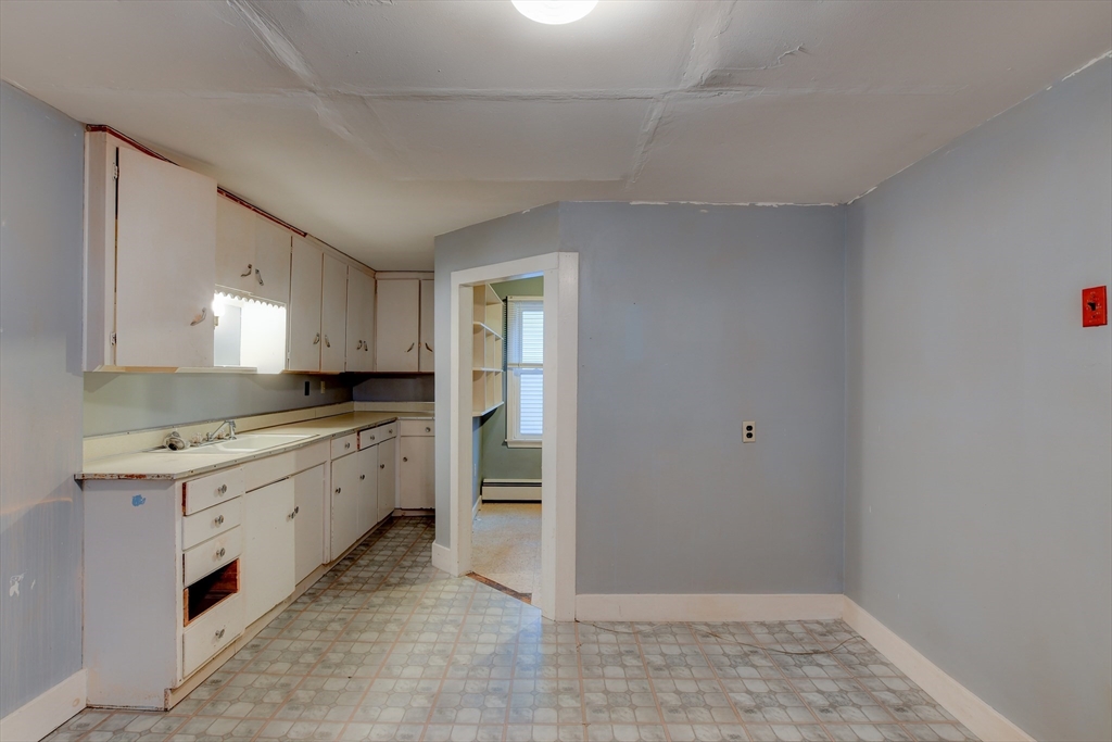 31 Webster Street Winchendon, MA 01475 - Photo 4 of 34