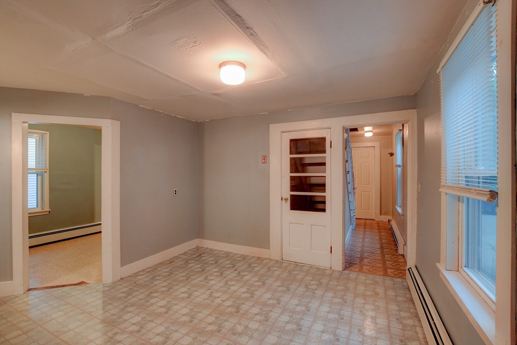 31 Webster Street Winchendon, MA 01475 - Photo 5 of 34