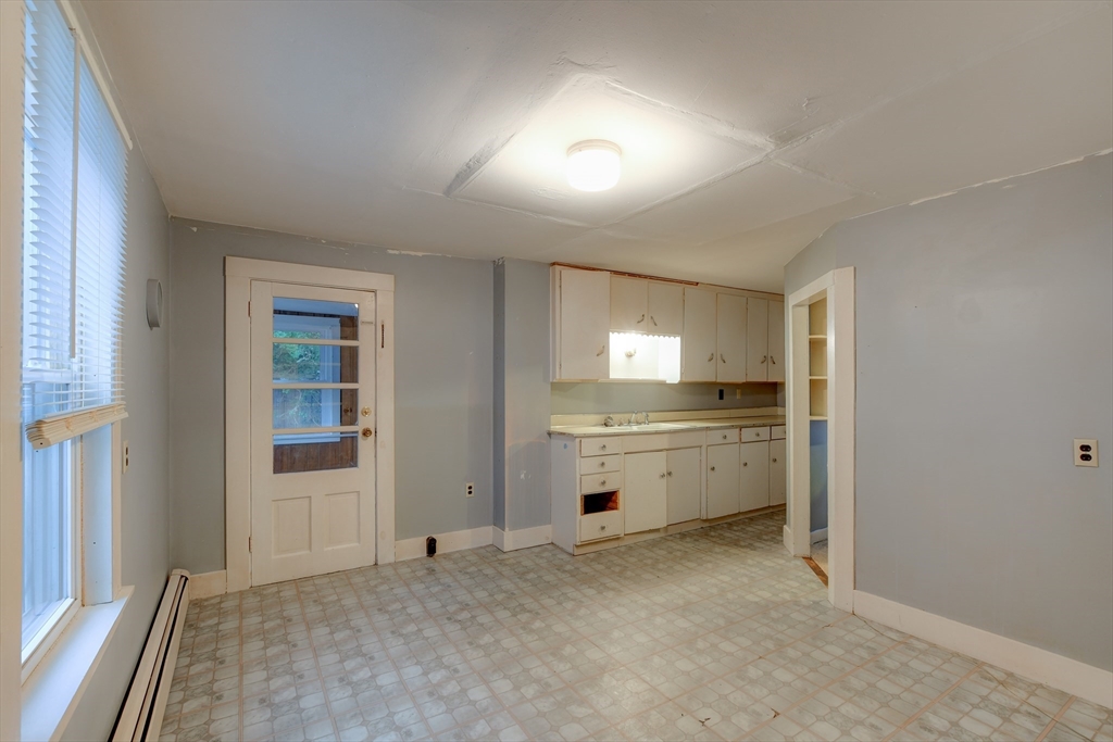 31 Webster Street Winchendon, MA 01475 - Photo 7 of 34