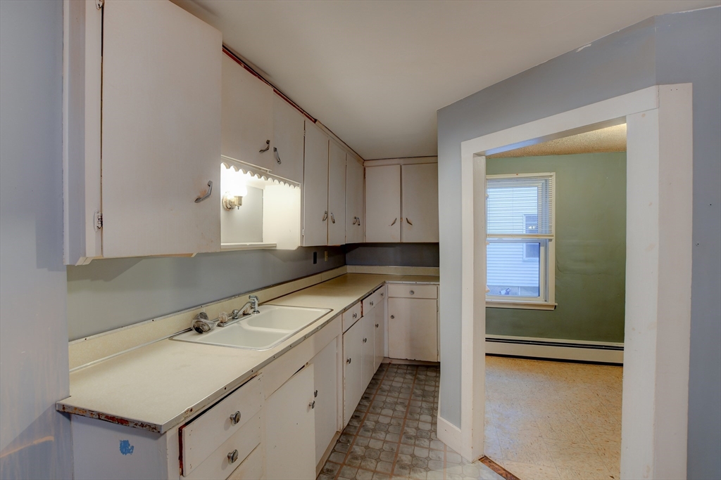 31 Webster Street Winchendon, MA 01475 - Photo 8 of 34