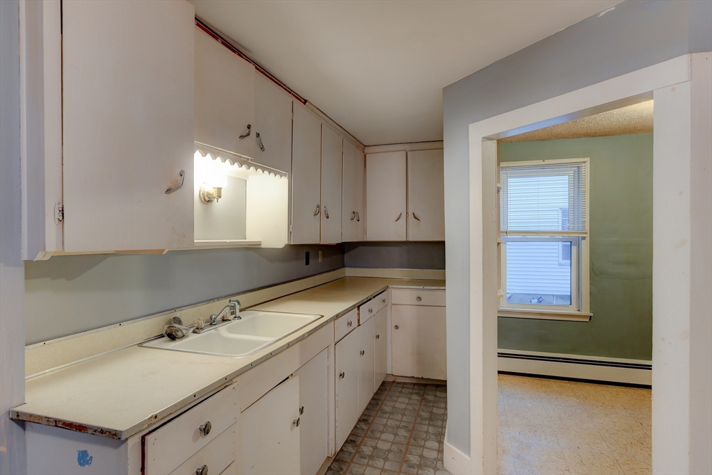 31 Webster Street Winchendon, MA 01475 - Photo 9 of 34