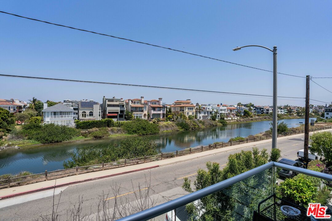 30 Reef Street, Unit 2 Marina del Rey, CA 90292 - Photo 10 of 34