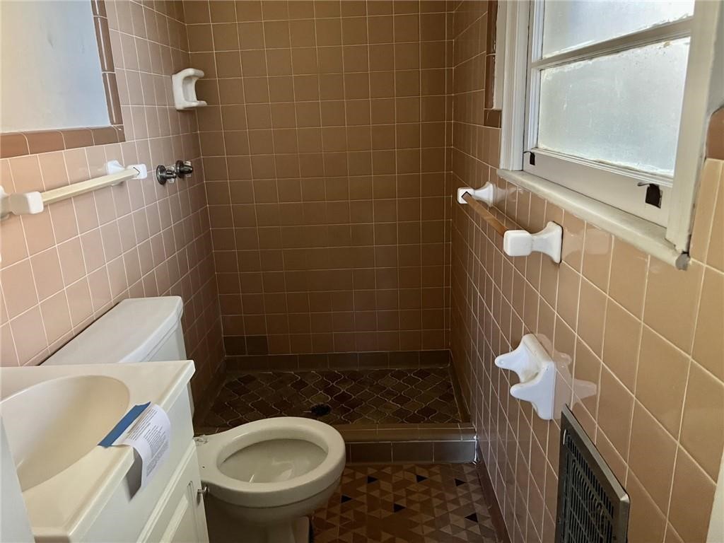 1002 Plantation Road Anderson, SC 29621 - Photo 7 of 10