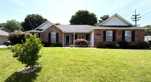 $425,000 | 2 Grandbrook Boulevard, Collinsville, IL 62234