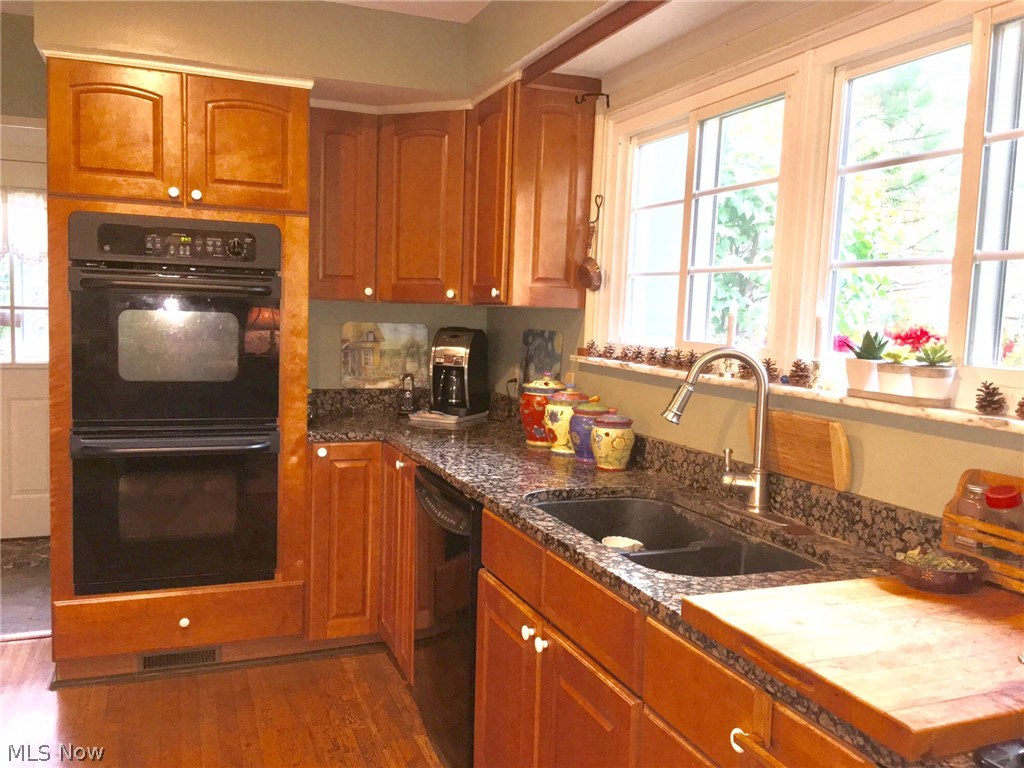 1304 Yellowstone Road Cleveland, OH 44121 - Photo 3 of 26 Gallery Image 3
