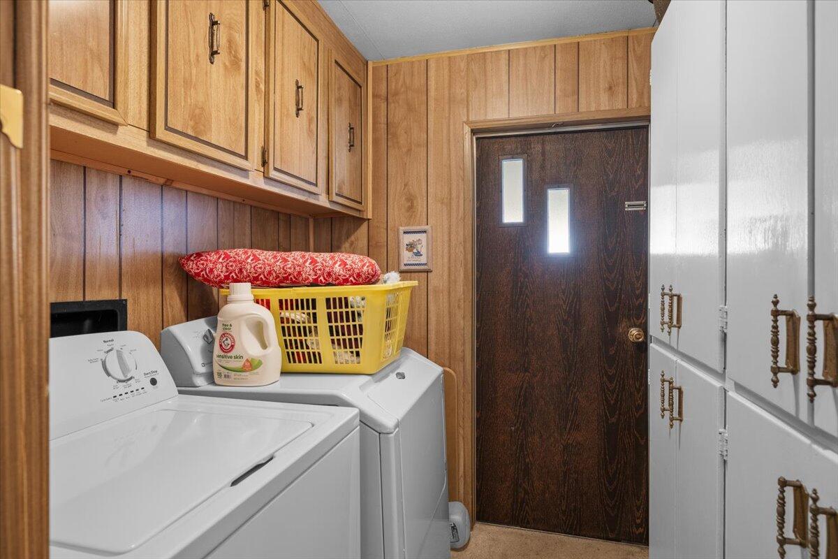 301 Freeman Road, Unit 92 Central Point, OR 97502 - Photo 12 of 16 a kitchen with a stove and a refrigerator